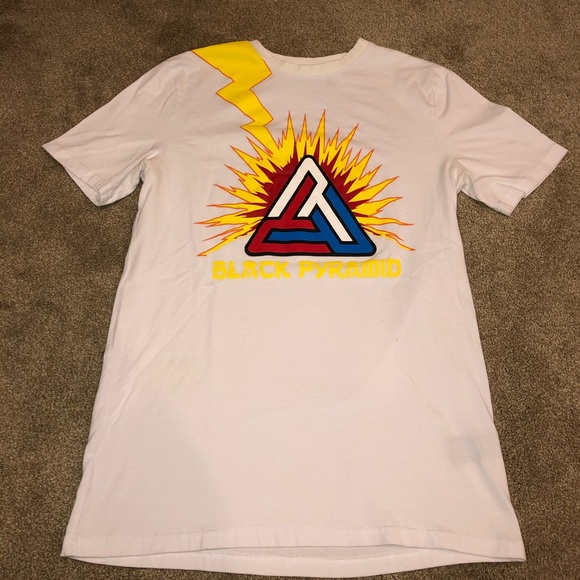 Black Pyramid Other - Vintage Black Pyramid Graphic T-shirt !